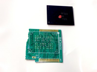SDカードのメモリチップ
